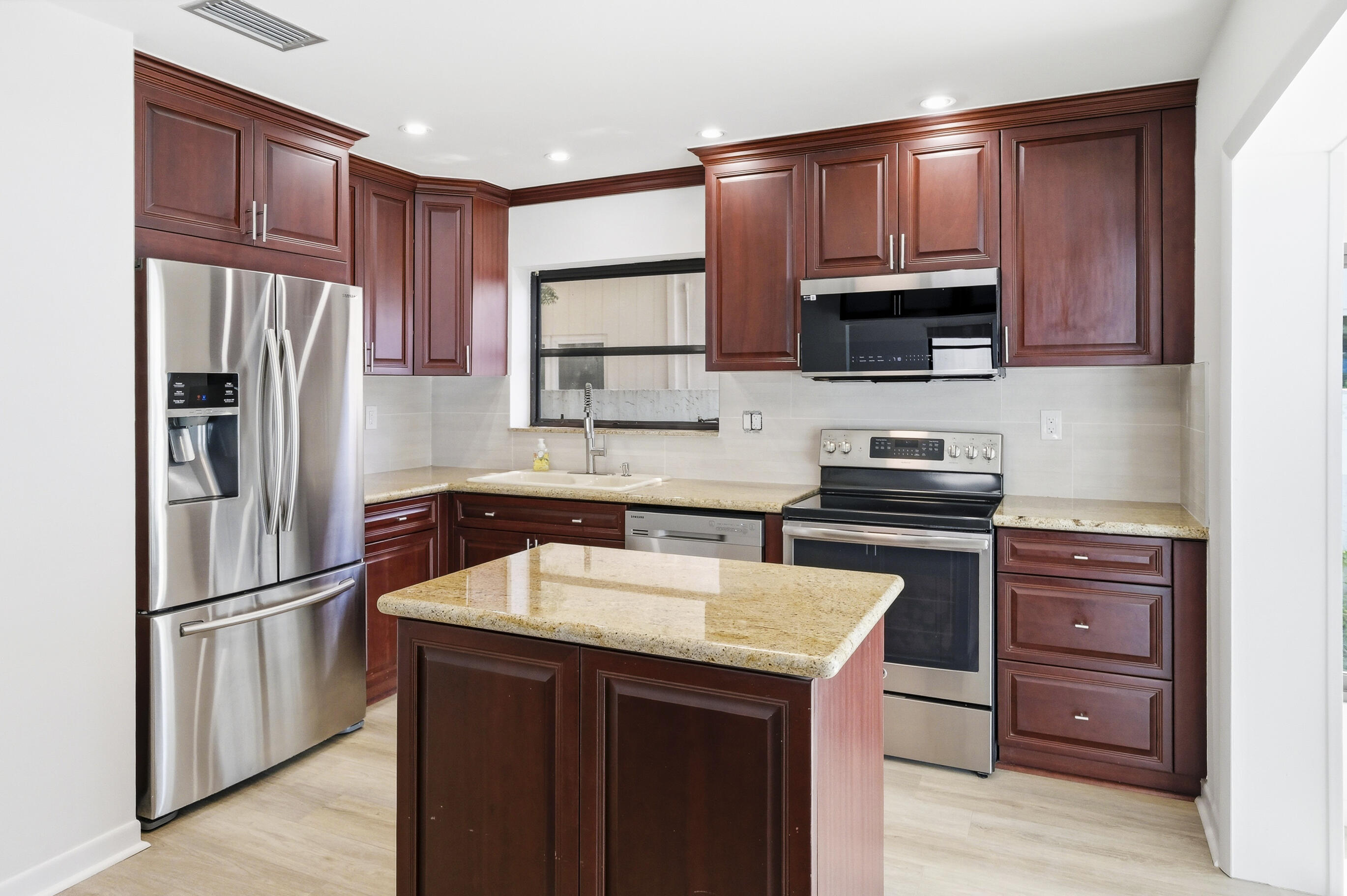 RIO VISTA ISLES - Residential