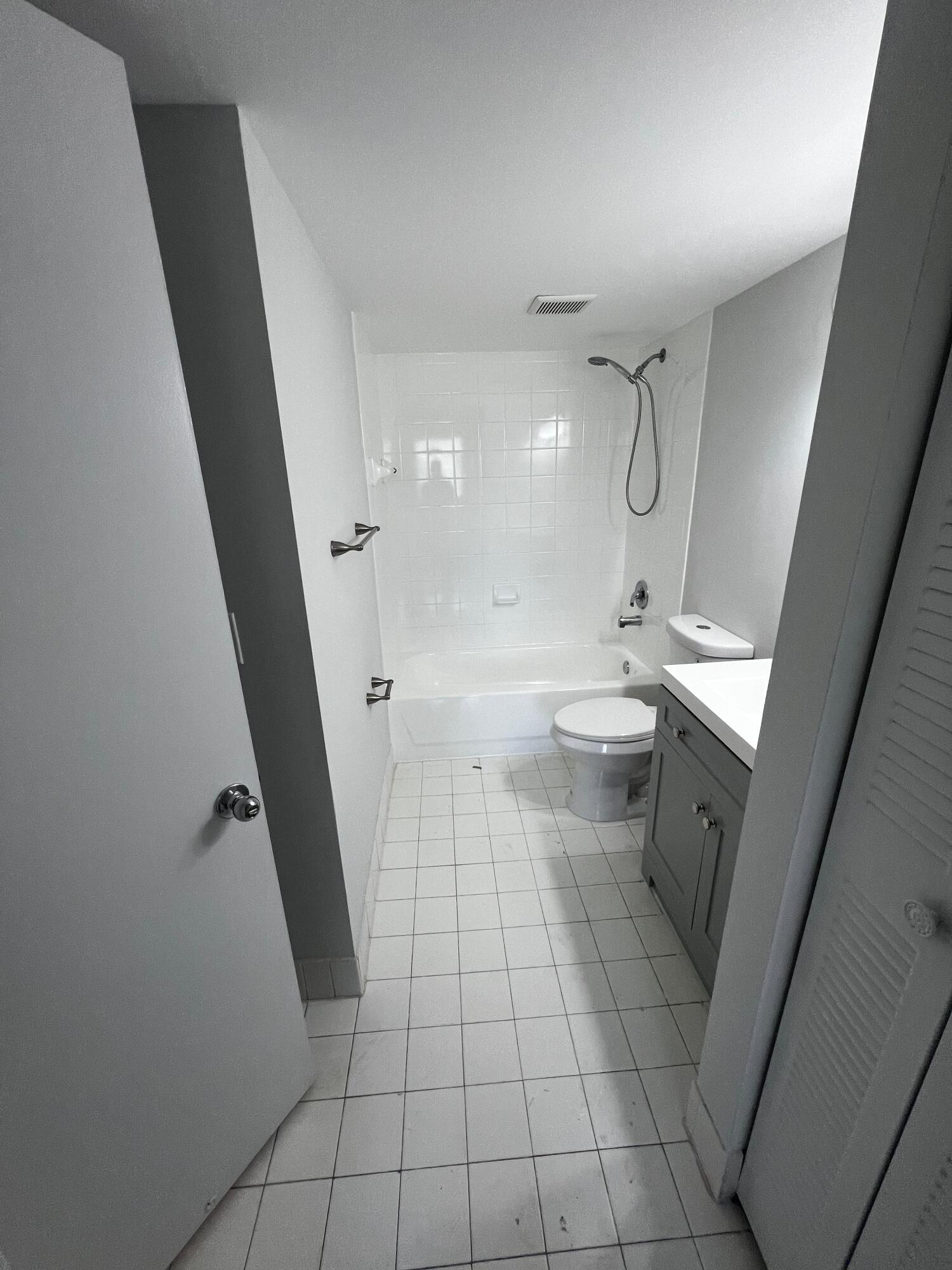 ST ANDREWS AT BOYNTON BEACH CONDO - Residential Lease