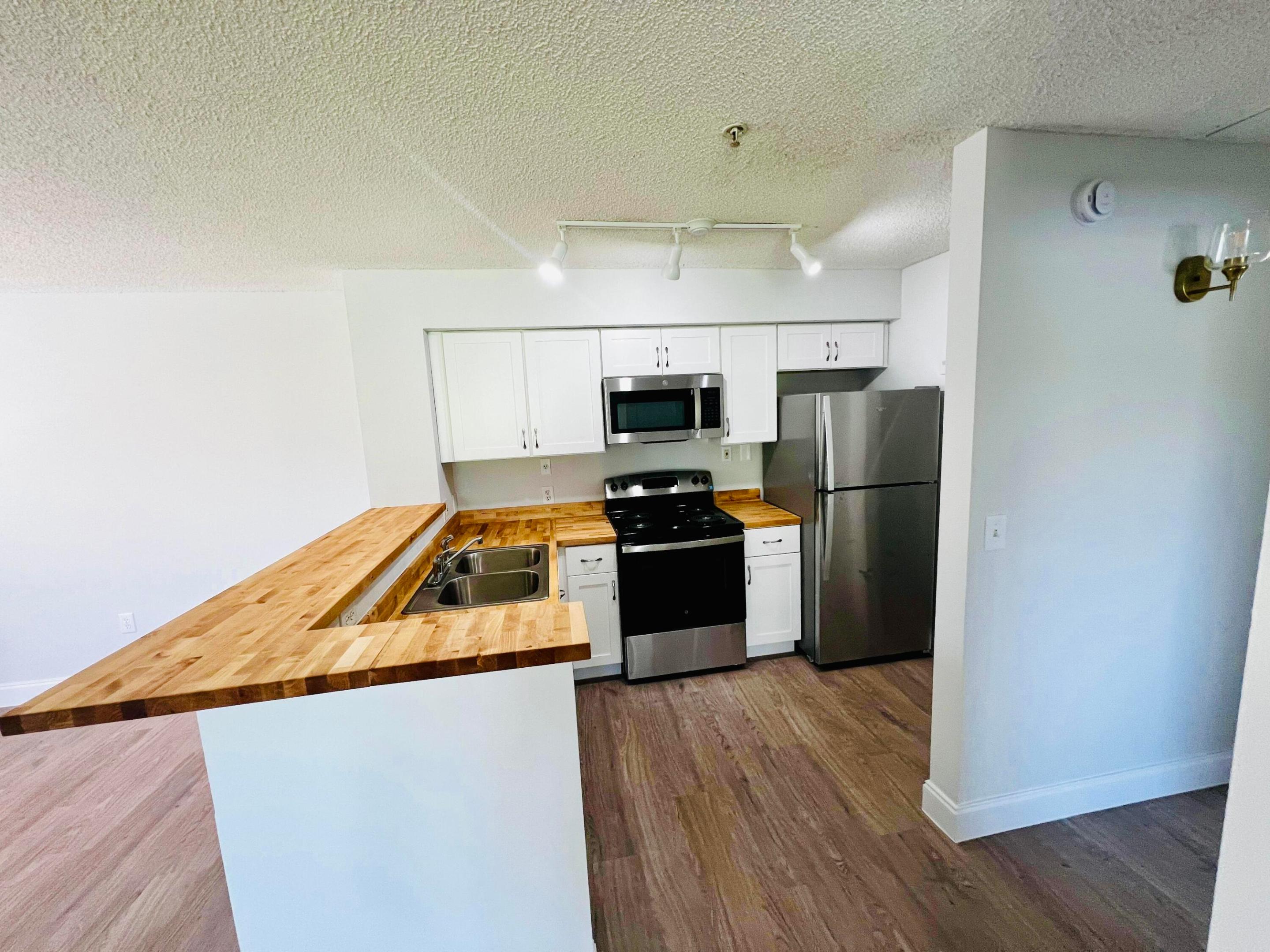 ST ANDREWS AT BOYNTON BEACH CONDO - Residential Lease