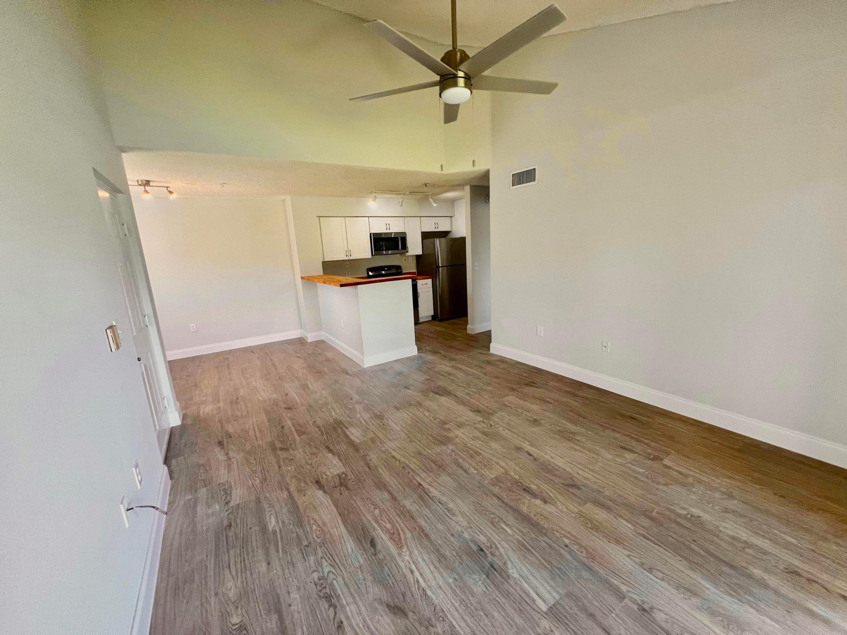 ST ANDREWS AT BOYNTON BEACH CONDO - Residential Lease