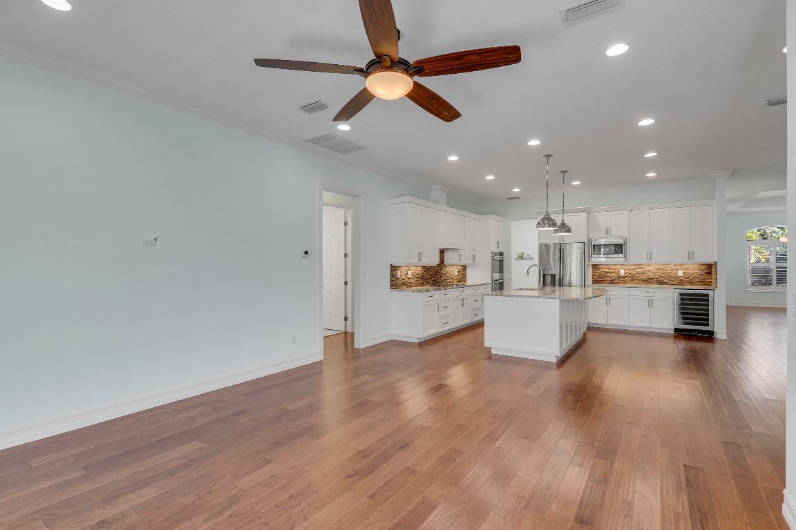 GOVERNORS LANDING - Residential