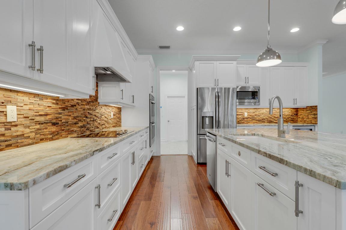 GOVERNORS LANDING - Residential