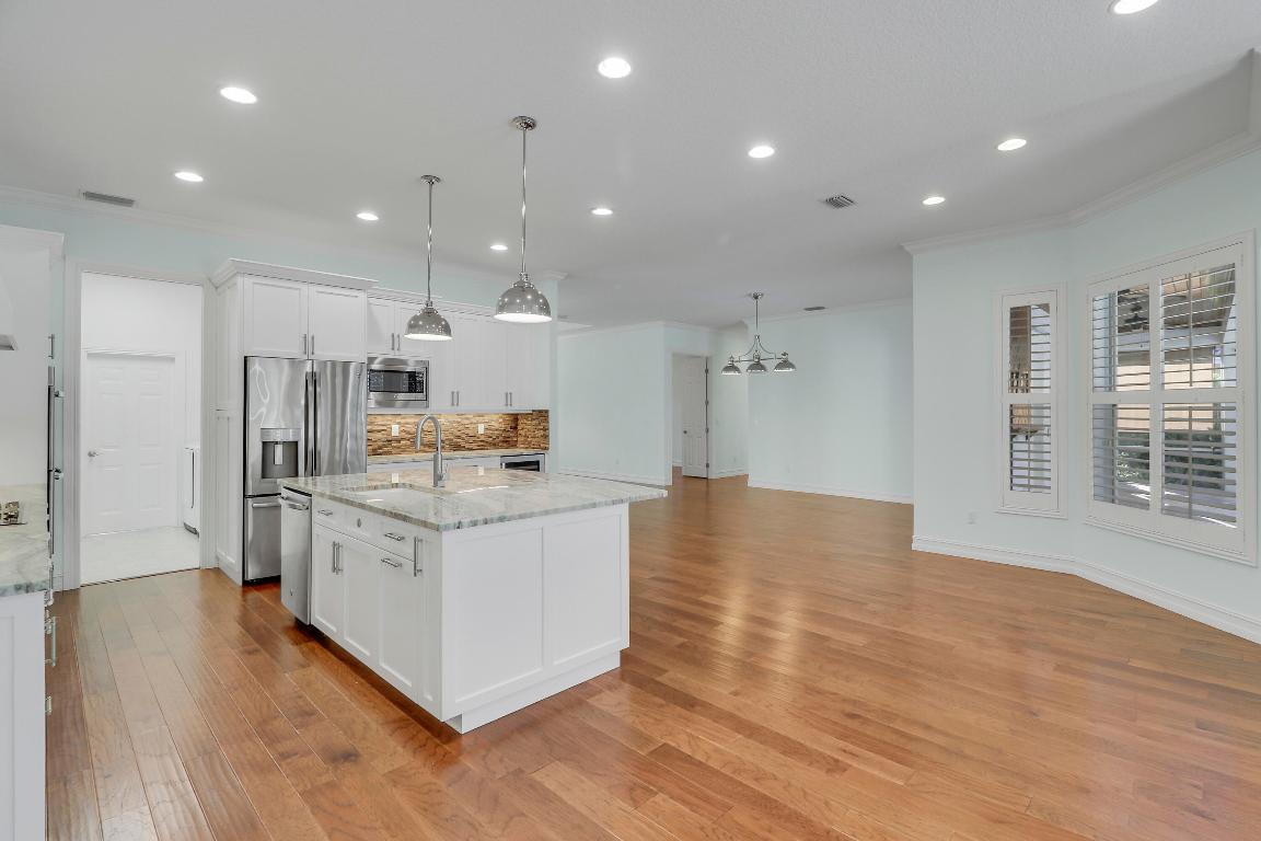 GOVERNORS LANDING - Residential