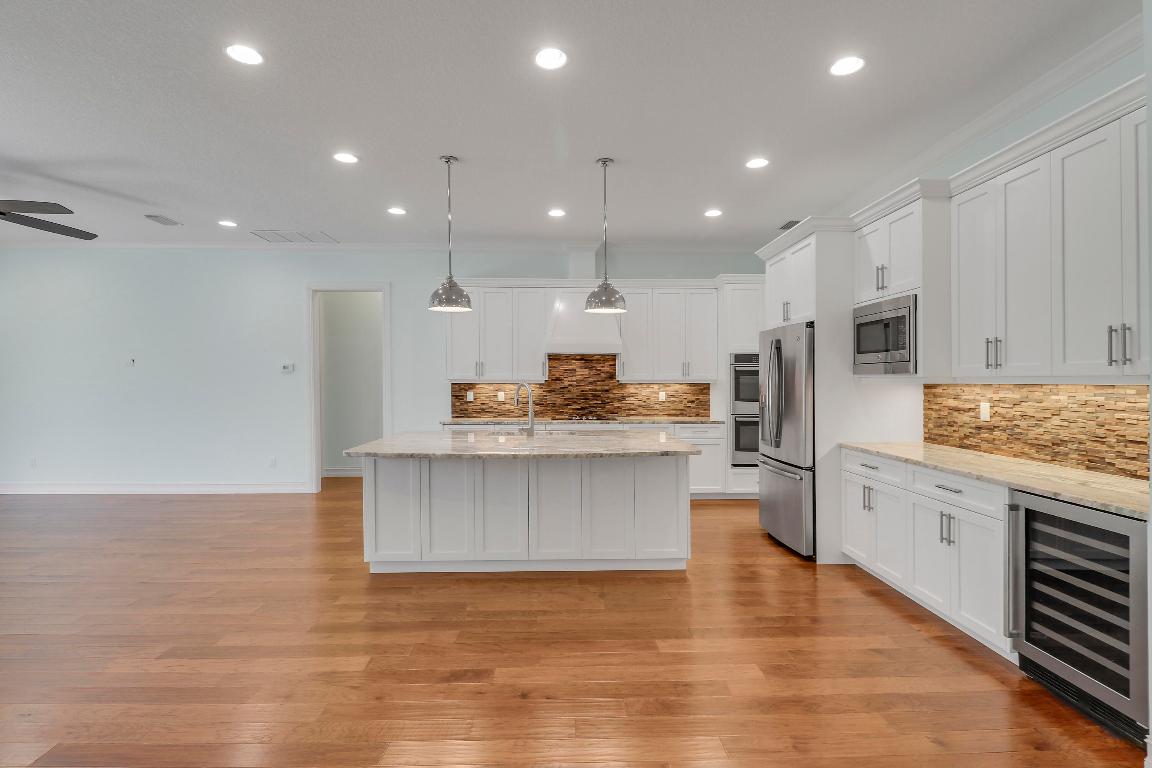 GOVERNORS LANDING - Residential