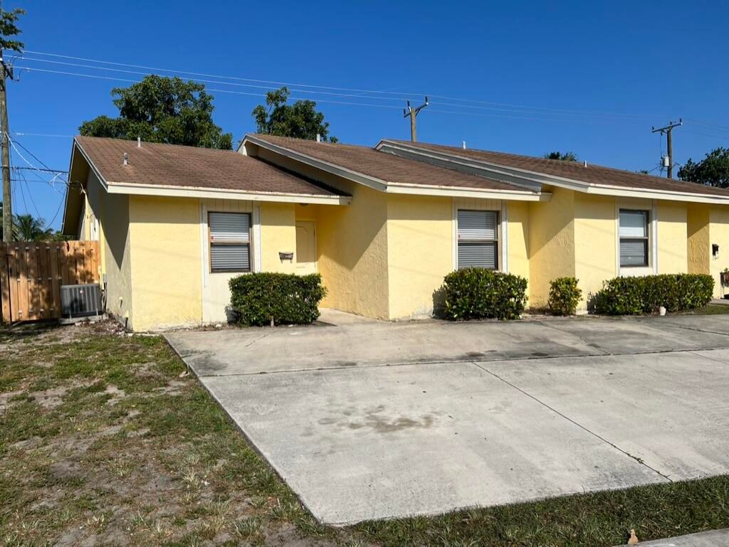 Photo of 3148 N Dixie Highway, Boca Raton, FL 33431 (MLS # R10809855)
