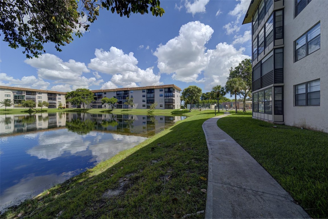 Lakes of Carraige Hills - Residential