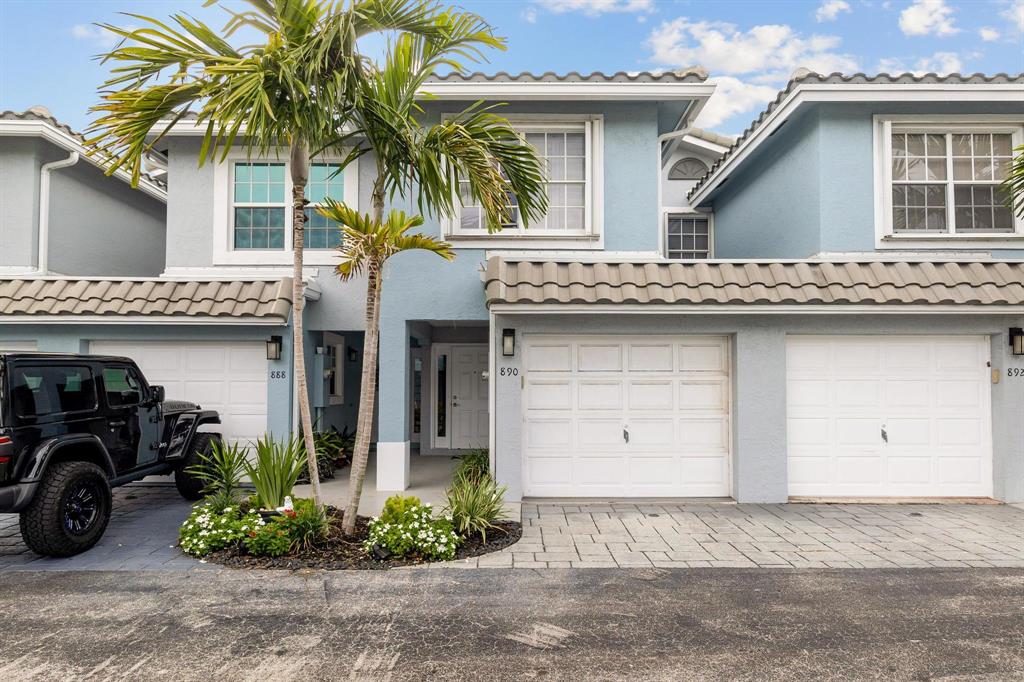 Beautiful three bedroom two and a half bath townhouse,located directly on the main intracoastal waterway in East Boca Raton. This unit is fully updated and furnished, Located close to great restaurants shops and beaches as well as a community pool.