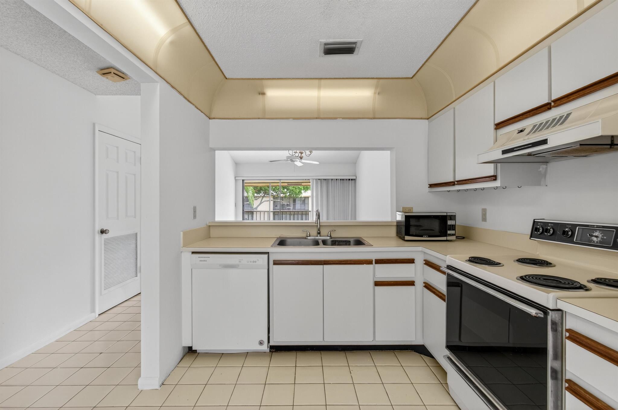 3939 NE 5th Avenue C203