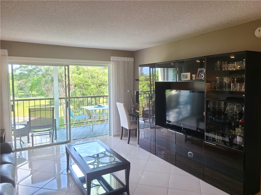 THE GREENS OF INVERRARY - Residential