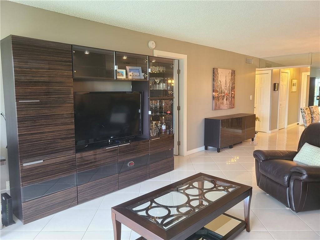 THE GREENS OF INVERRARY - Residential