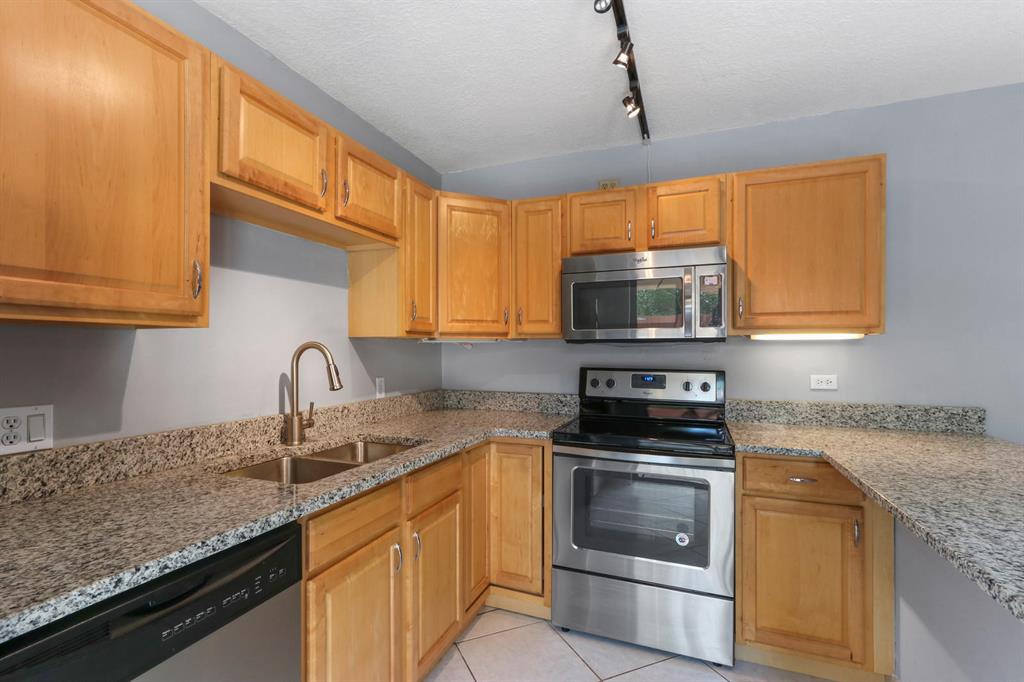 LAKESIDE - Residential