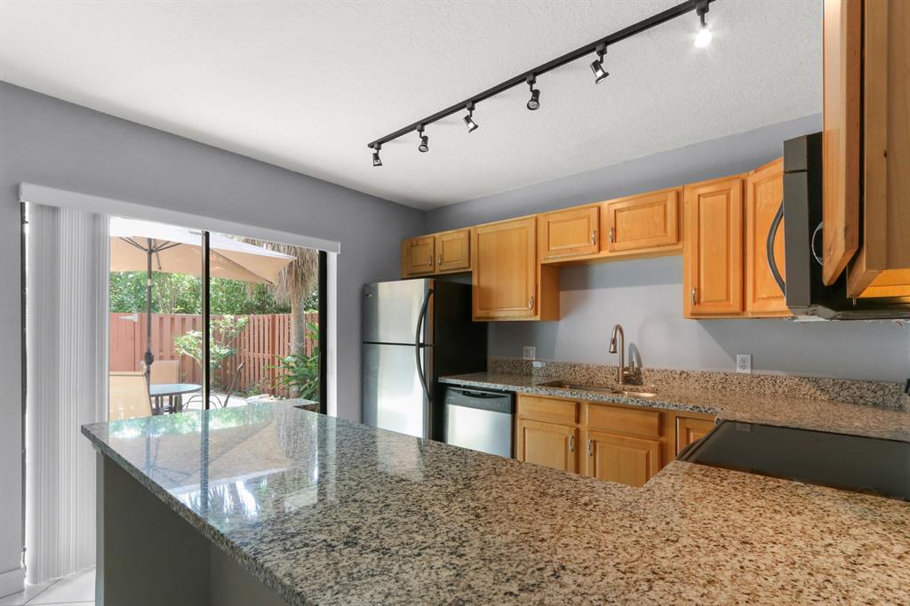 LAKESIDE - Residential