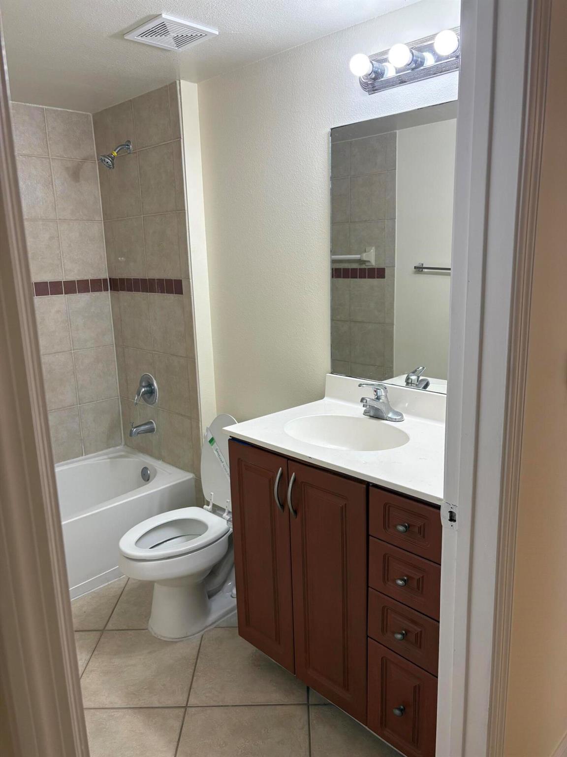 VILLAS AT EMERALD DUNES C - Residential Lease