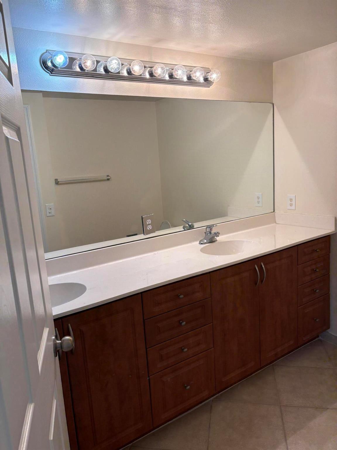 VILLAS AT EMERALD DUNES C - Residential Lease