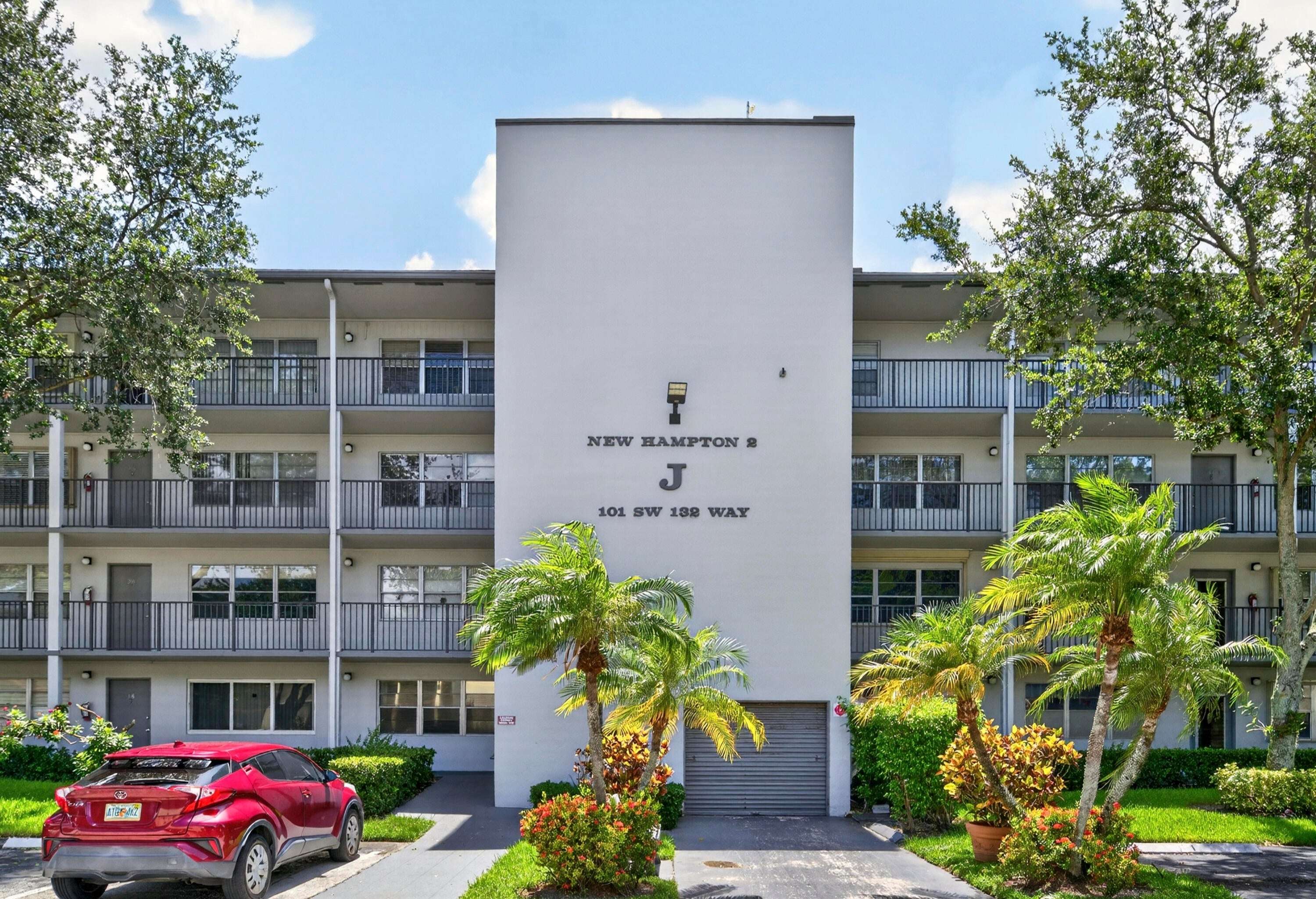 101 SW 132nd Way 215J, Pembroke Pines FL 33027