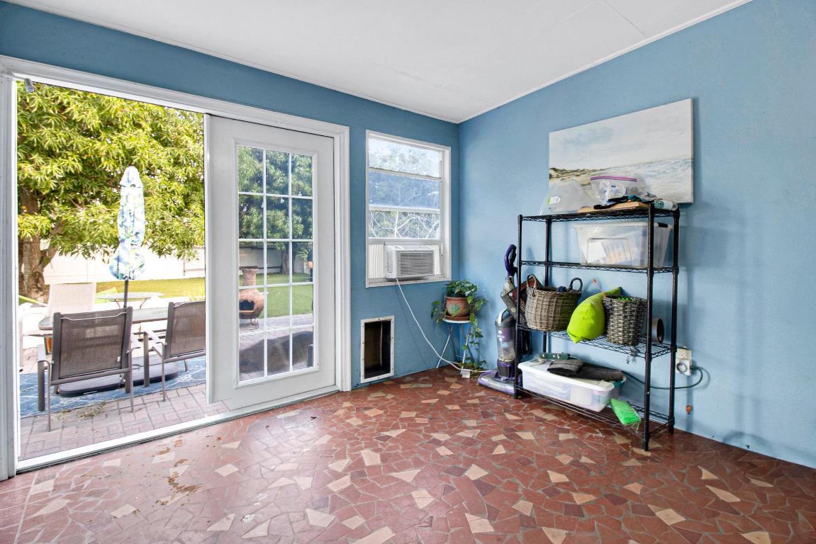 LAKE WORTH TOWN OF - Residential