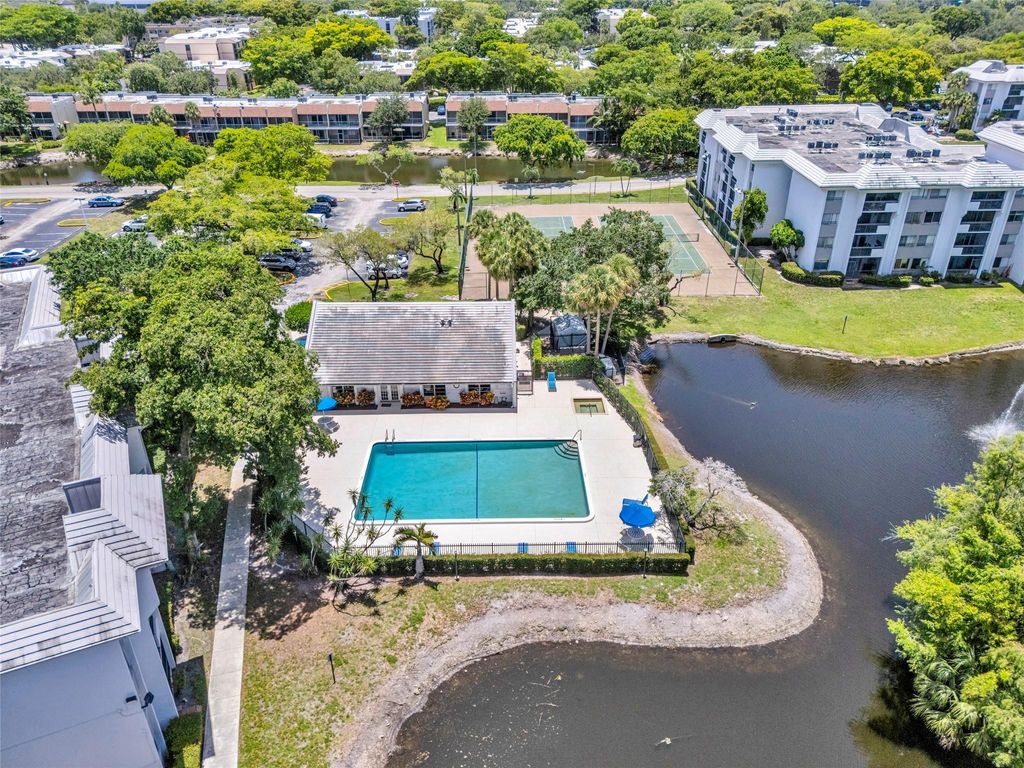 Photo of 721 N Pine Island Road #319, Plantation, FL 33324 (MLS # F10516019)