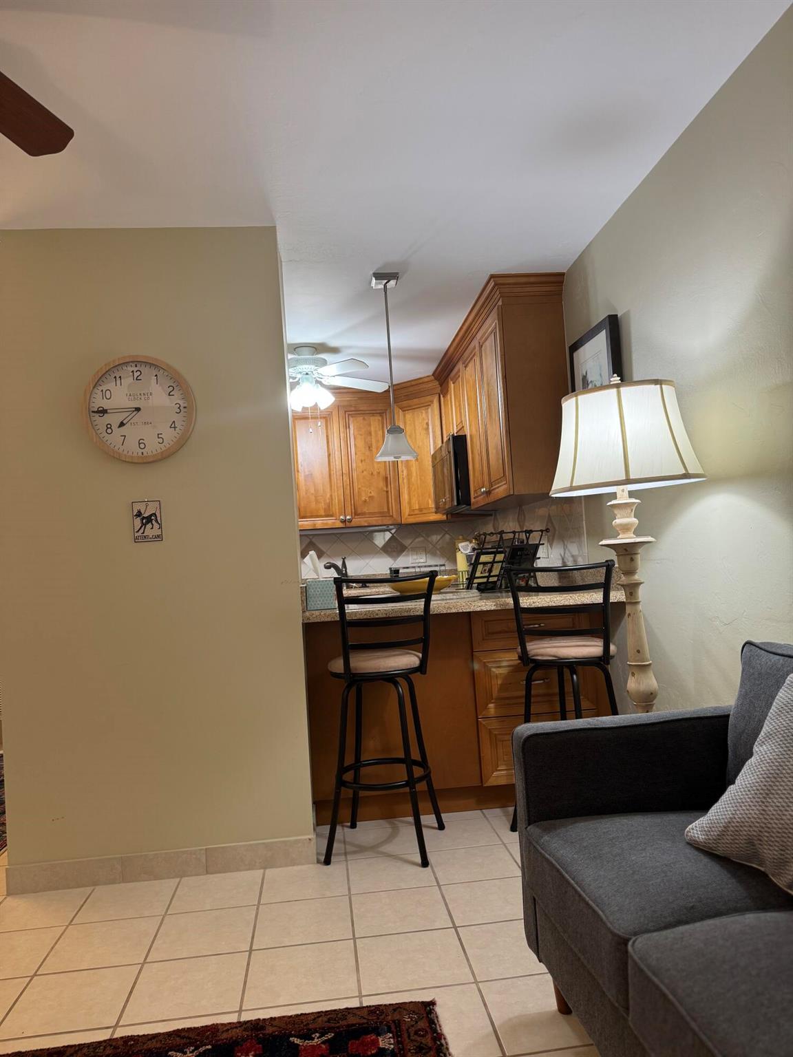 MURRY HILLS APT BLDG COND - Residential Lease