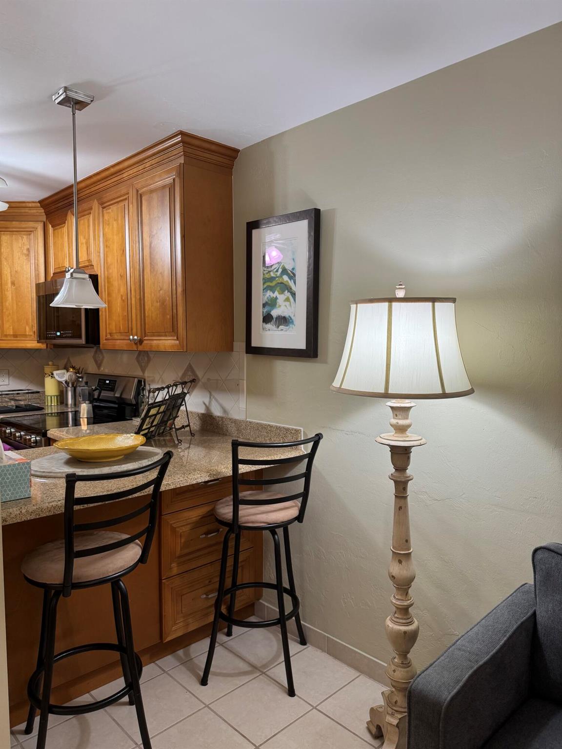 MURRY HILLS APT BLDG COND - Residential Lease