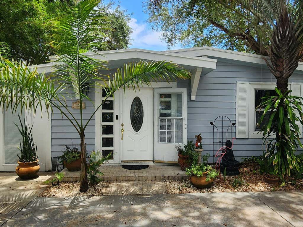 Photo of 305 S Loxahatchee Drive, Jupiter, FL 33458 (MLS # B26047554)