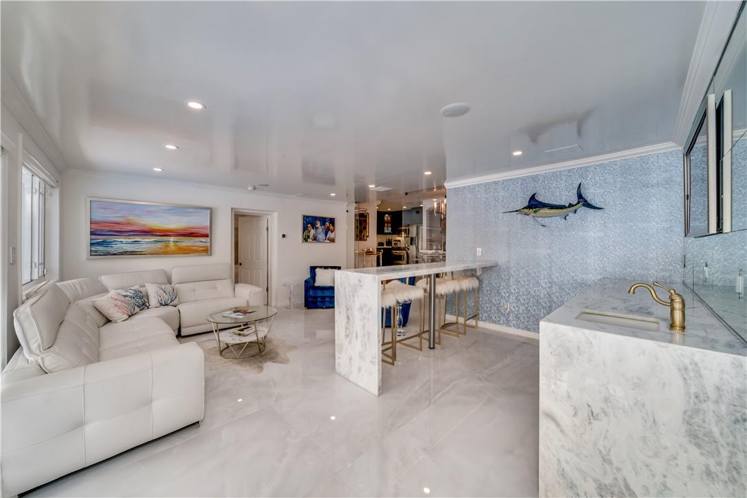 LAS OLAS PARK CORR PLAT - Residential Lease