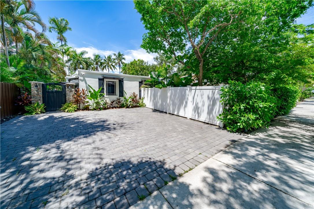 LAS OLAS PARK CORR PLAT - Residential Lease