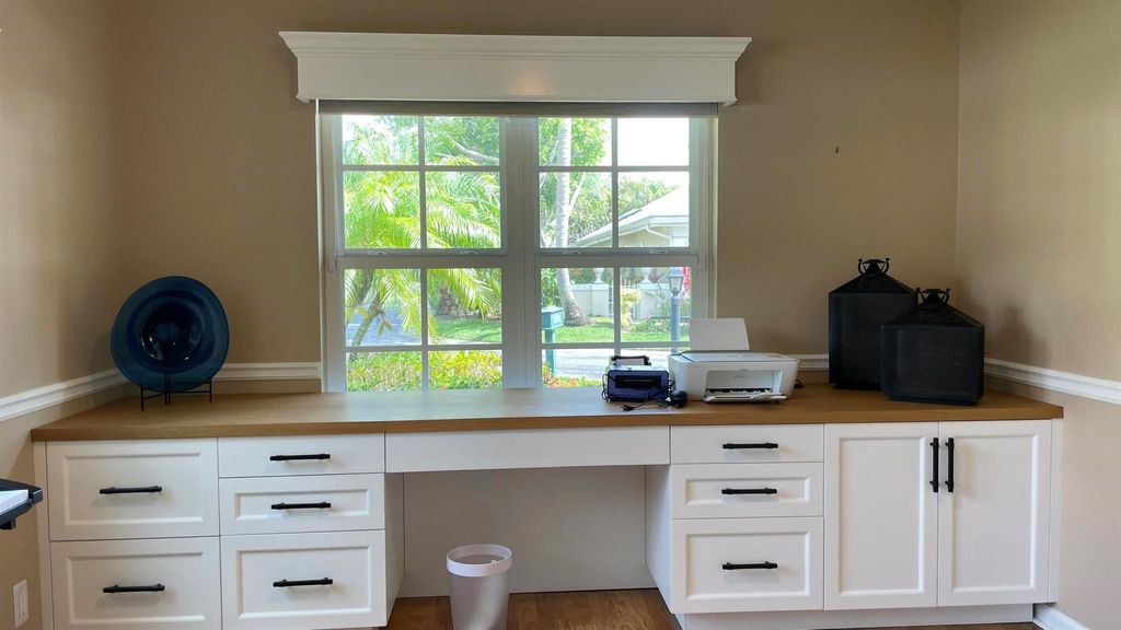 Photo of 230 Canterbury Drive W, Palm Beach Gardens, FL 33418 (MLS # R10943206)