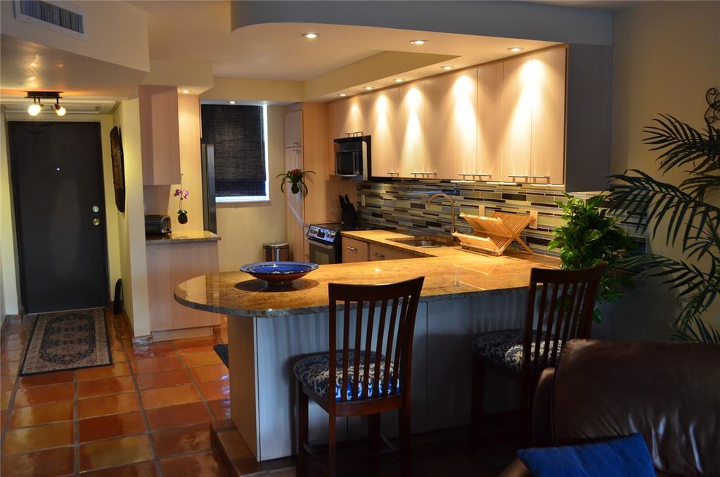 CROSS FOX CONDO - Residential