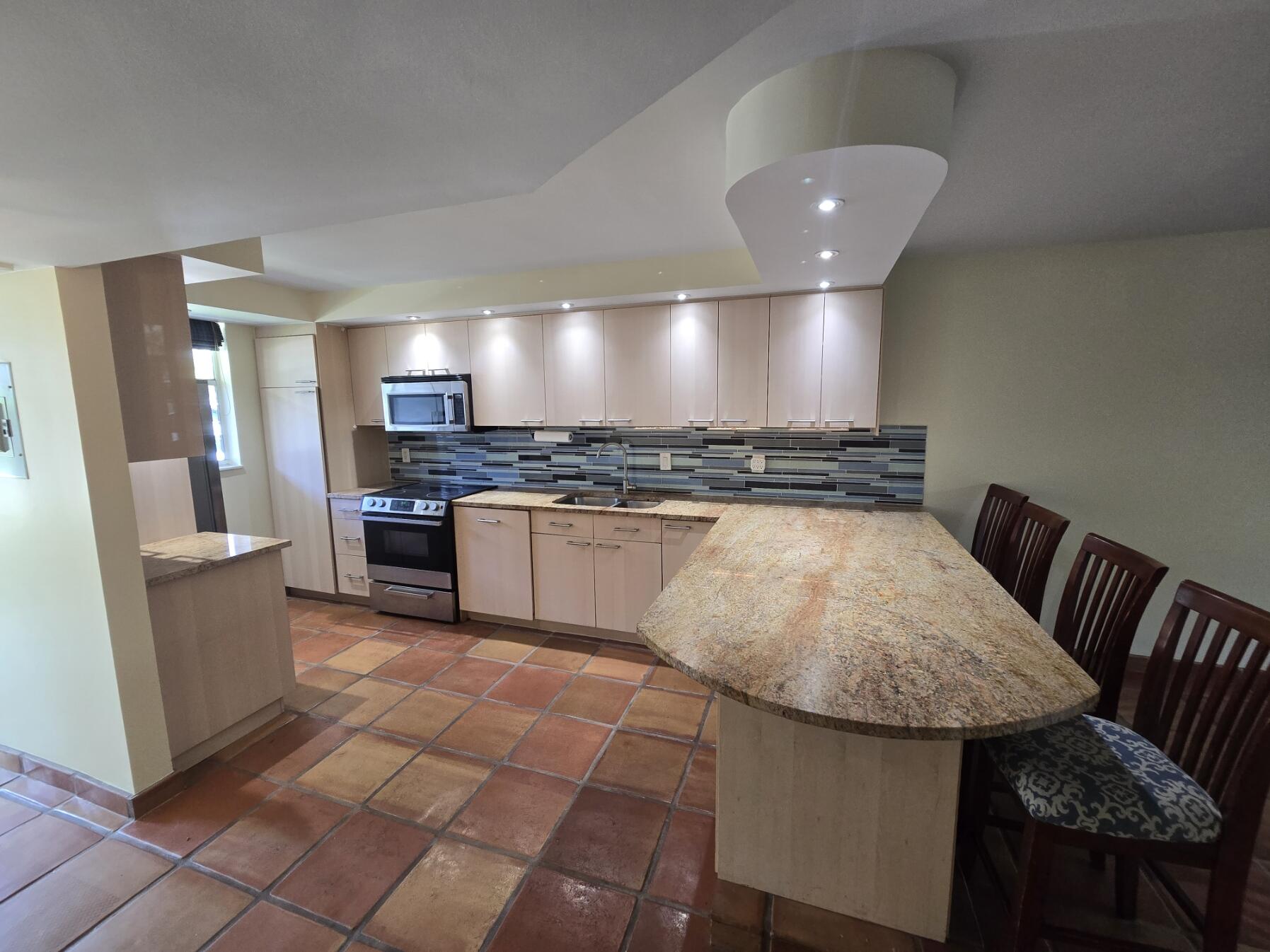 CROSS FOX CONDO - Residential