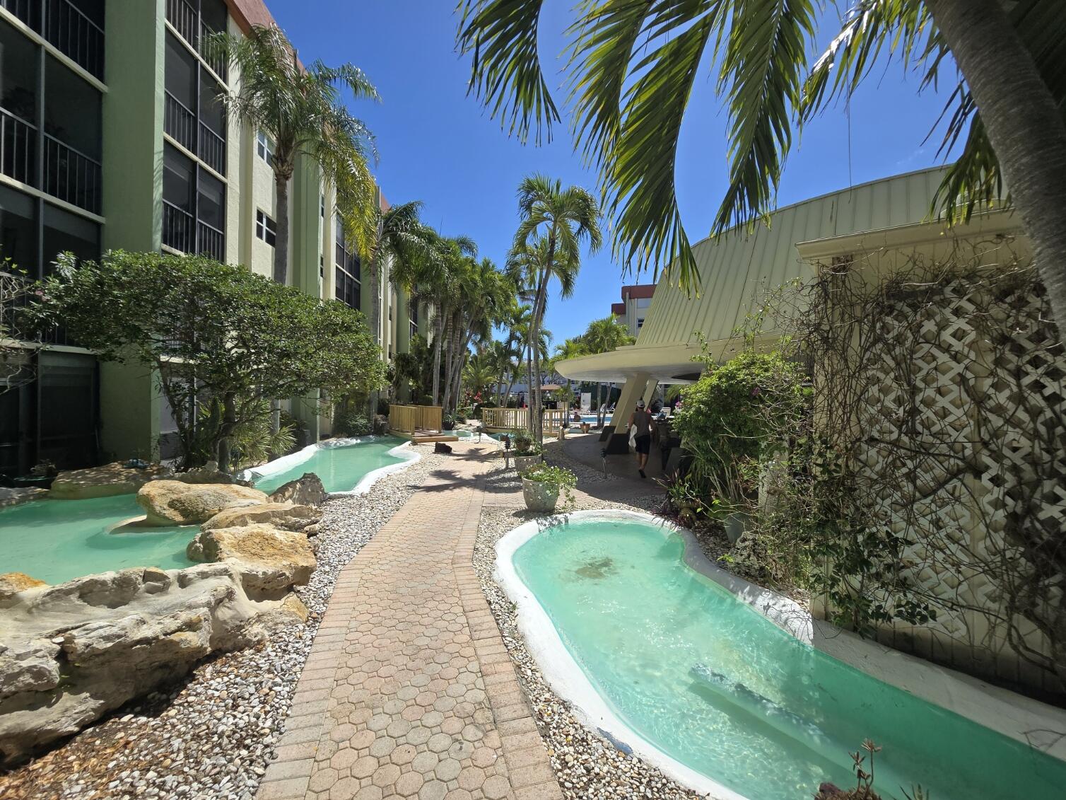 CROSS FOX CONDO - Residential