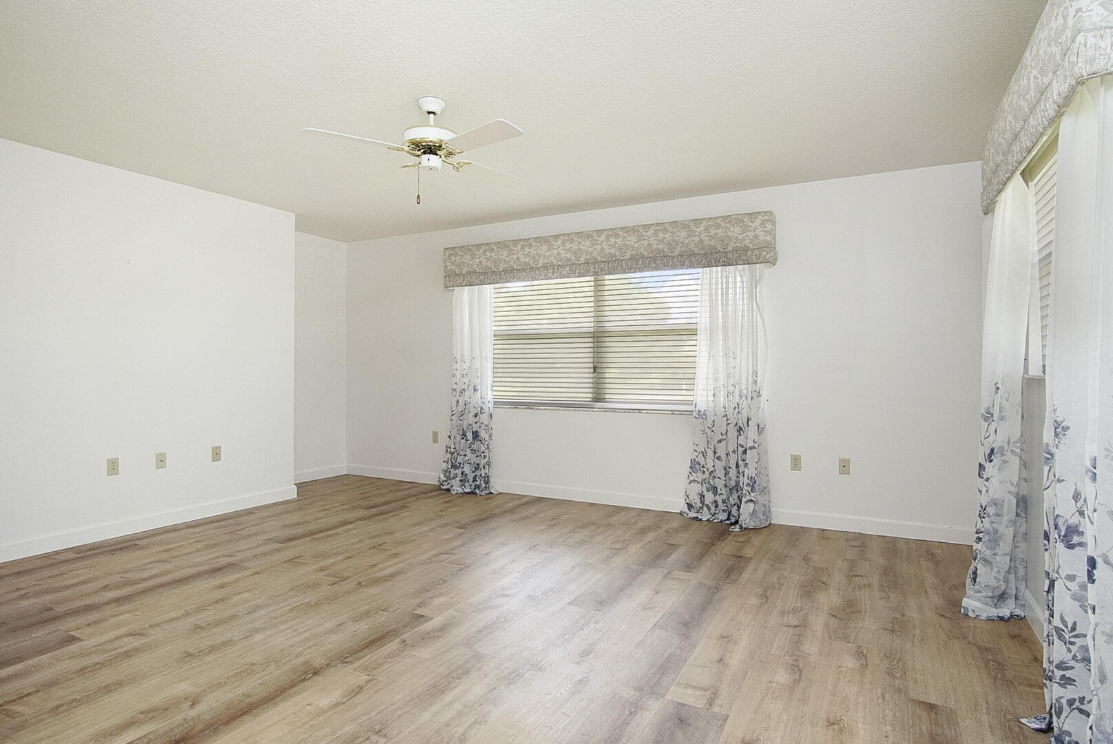 LEGACY COURT - Residential