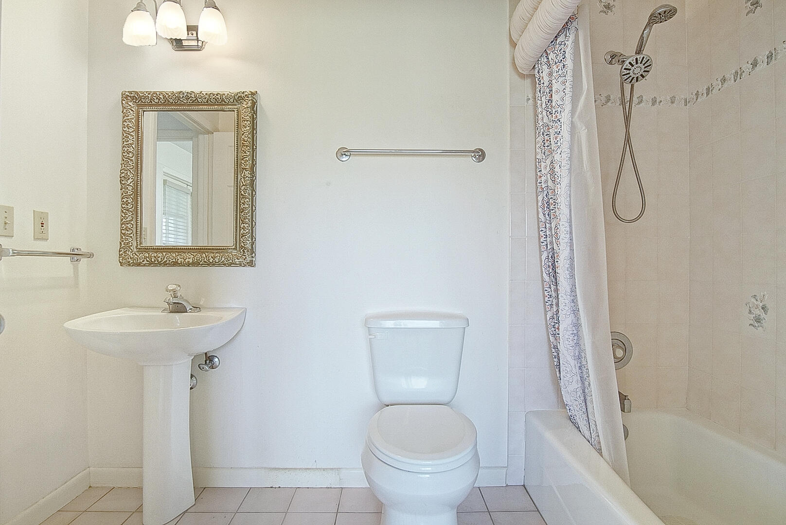 LEGACY COURT - Residential