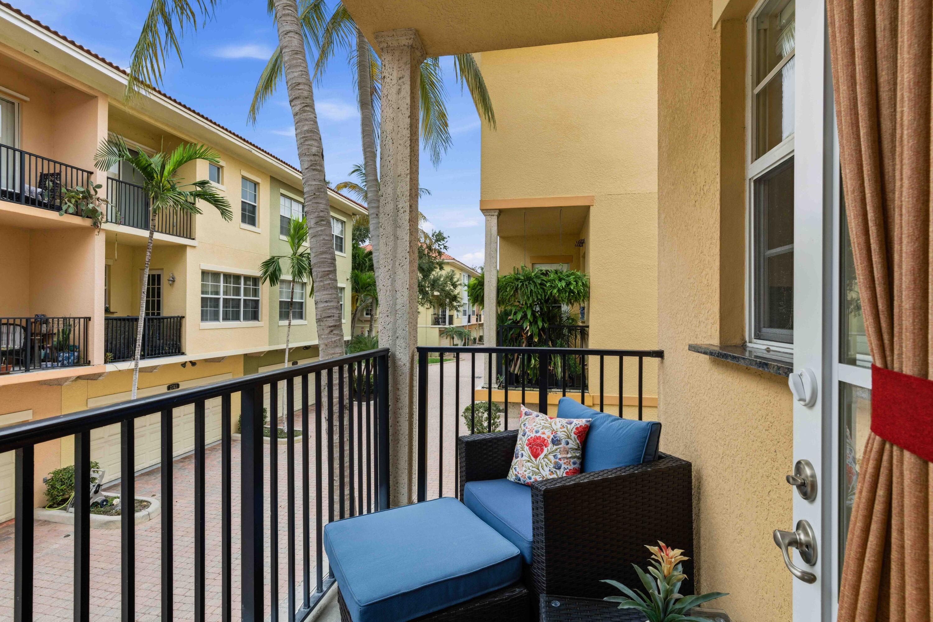 DELRAY OAKS WEST CONDO - Residential