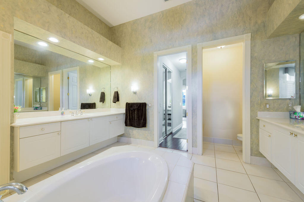 DELRAY OAKS WEST CONDO - Residential