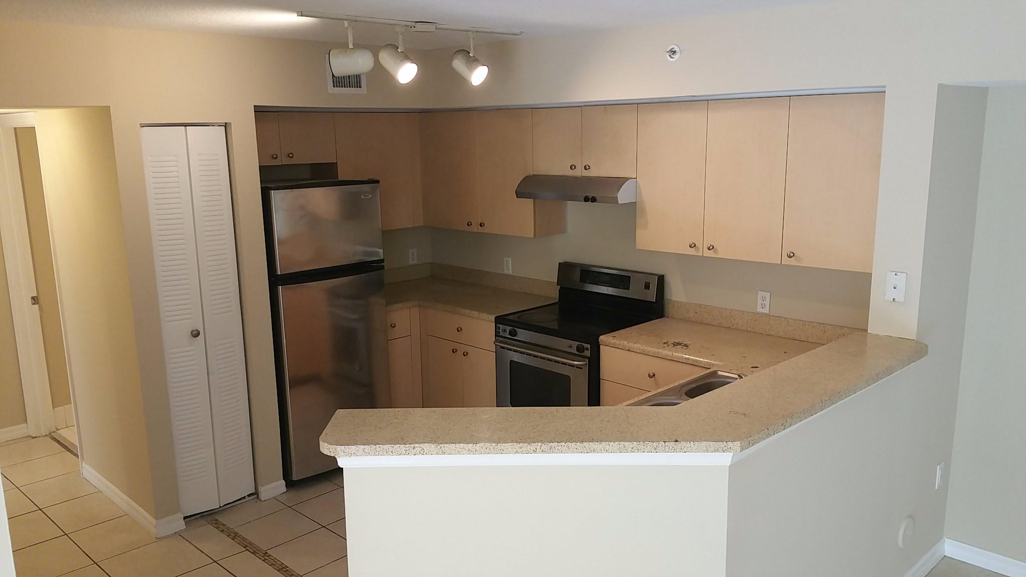 EMERALD ISLE AT LAGUNA LAKES CONDO - Residential