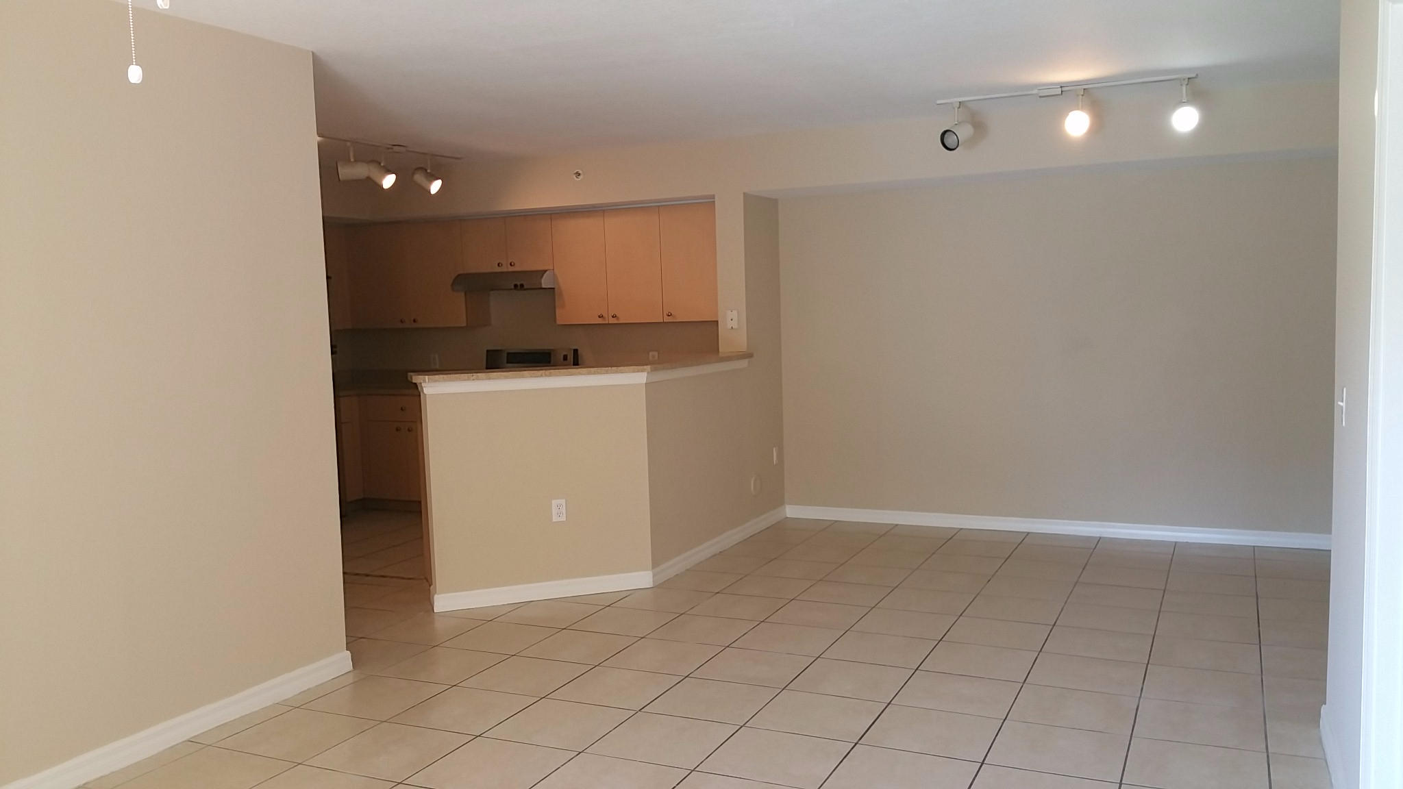 EMERALD ISLE AT LAGUNA LAKES CONDO - Residential