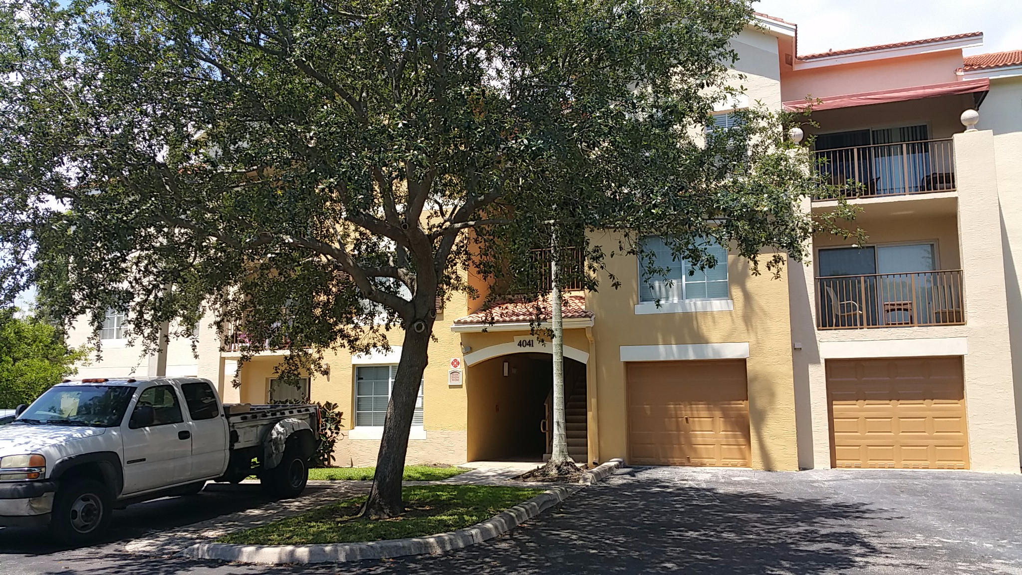 EMERALD ISLE AT LAGUNA LAKES CONDO - Residential