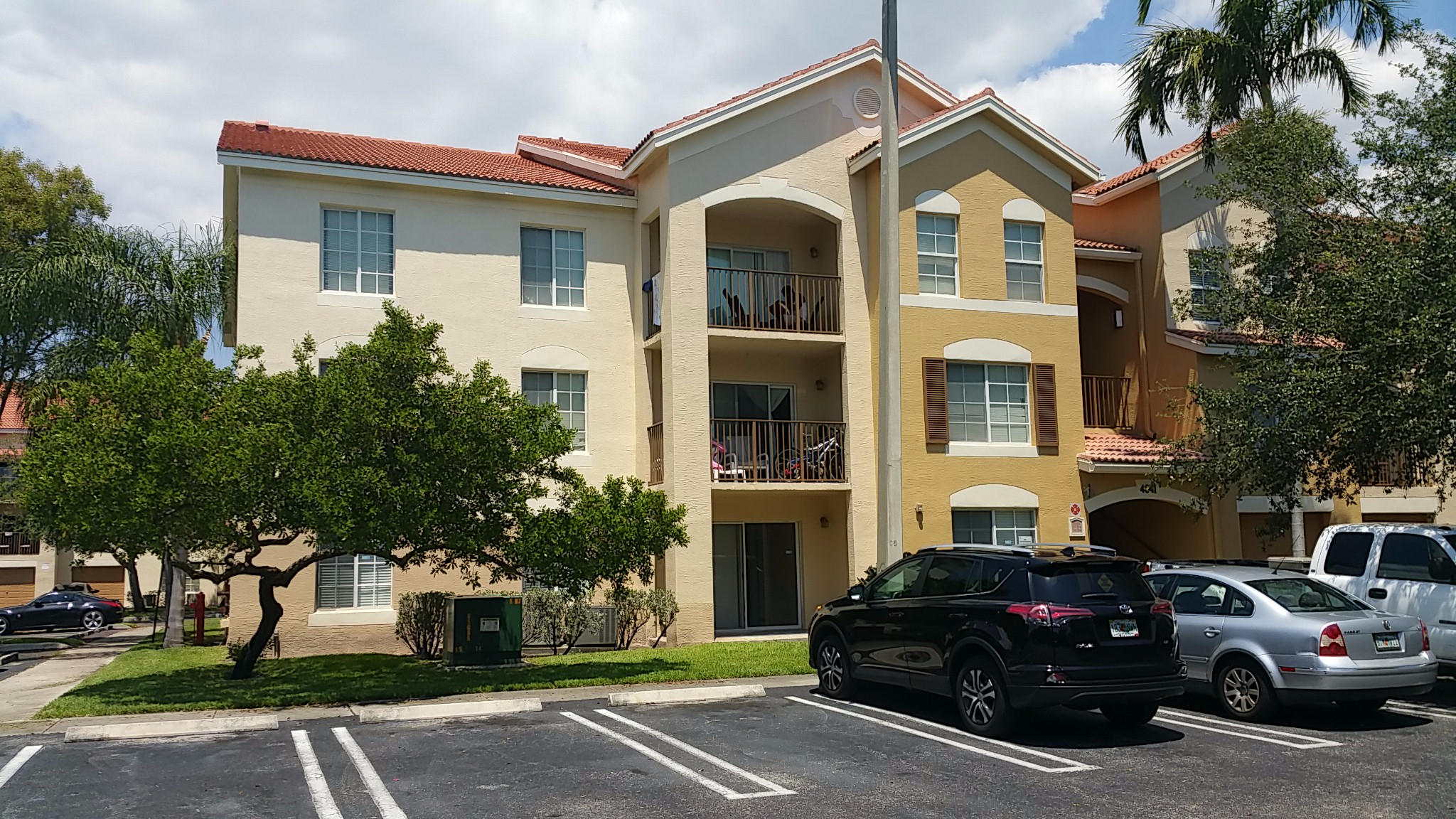 EMERALD ISLE AT LAGUNA LAKES CONDO - Residential