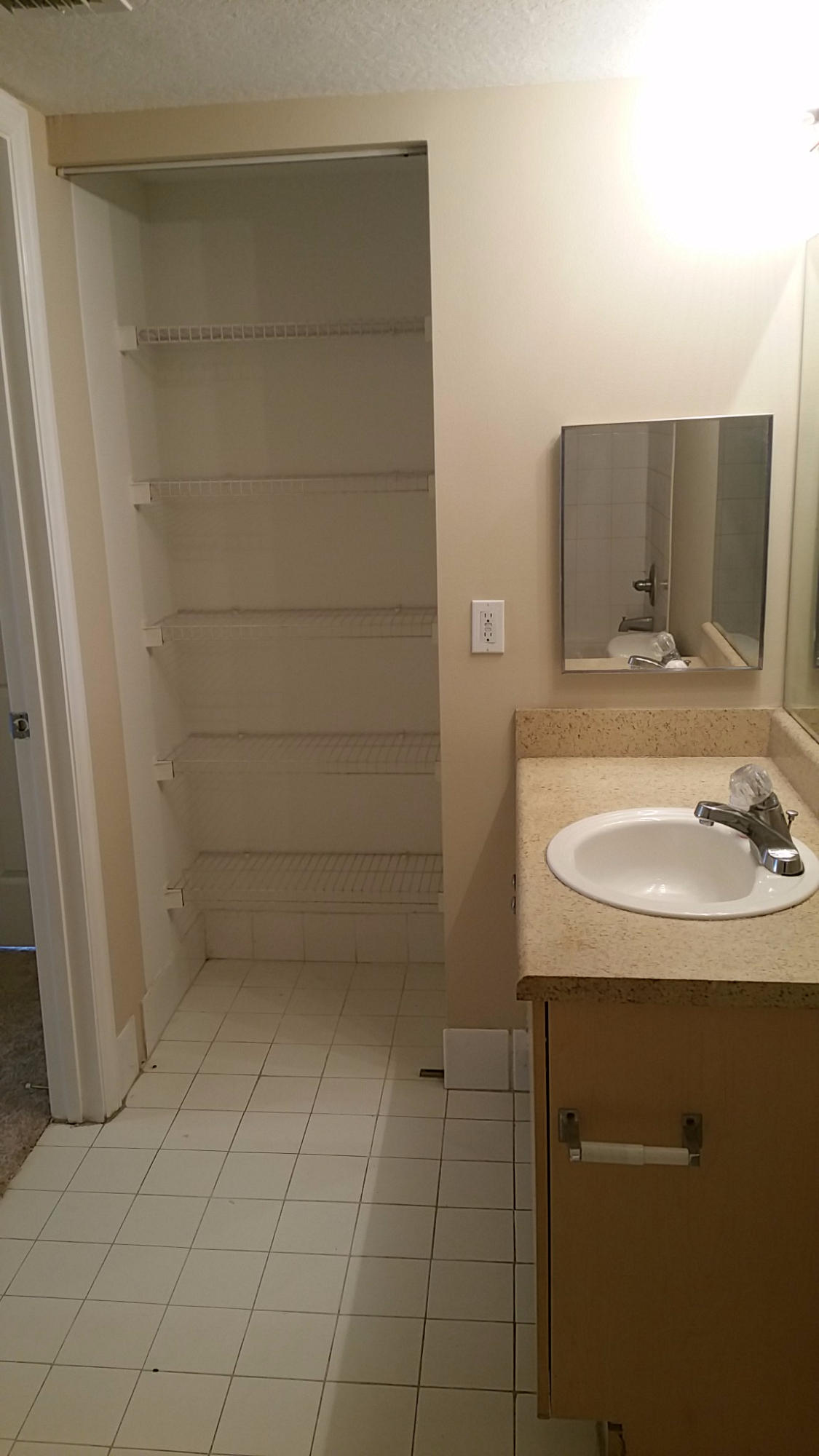 EMERALD ISLE AT LAGUNA LAKES CONDO - Residential