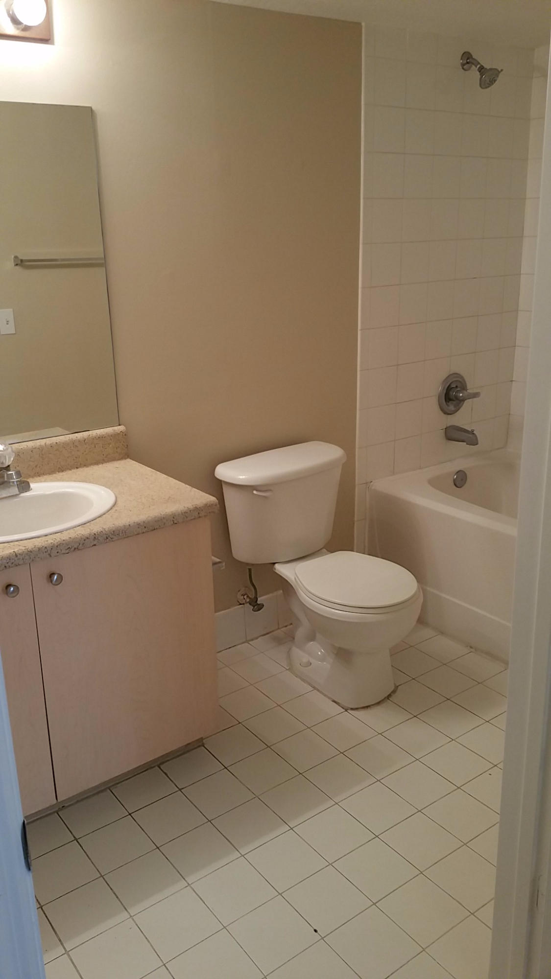 EMERALD ISLE AT LAGUNA LAKES CONDO - Residential