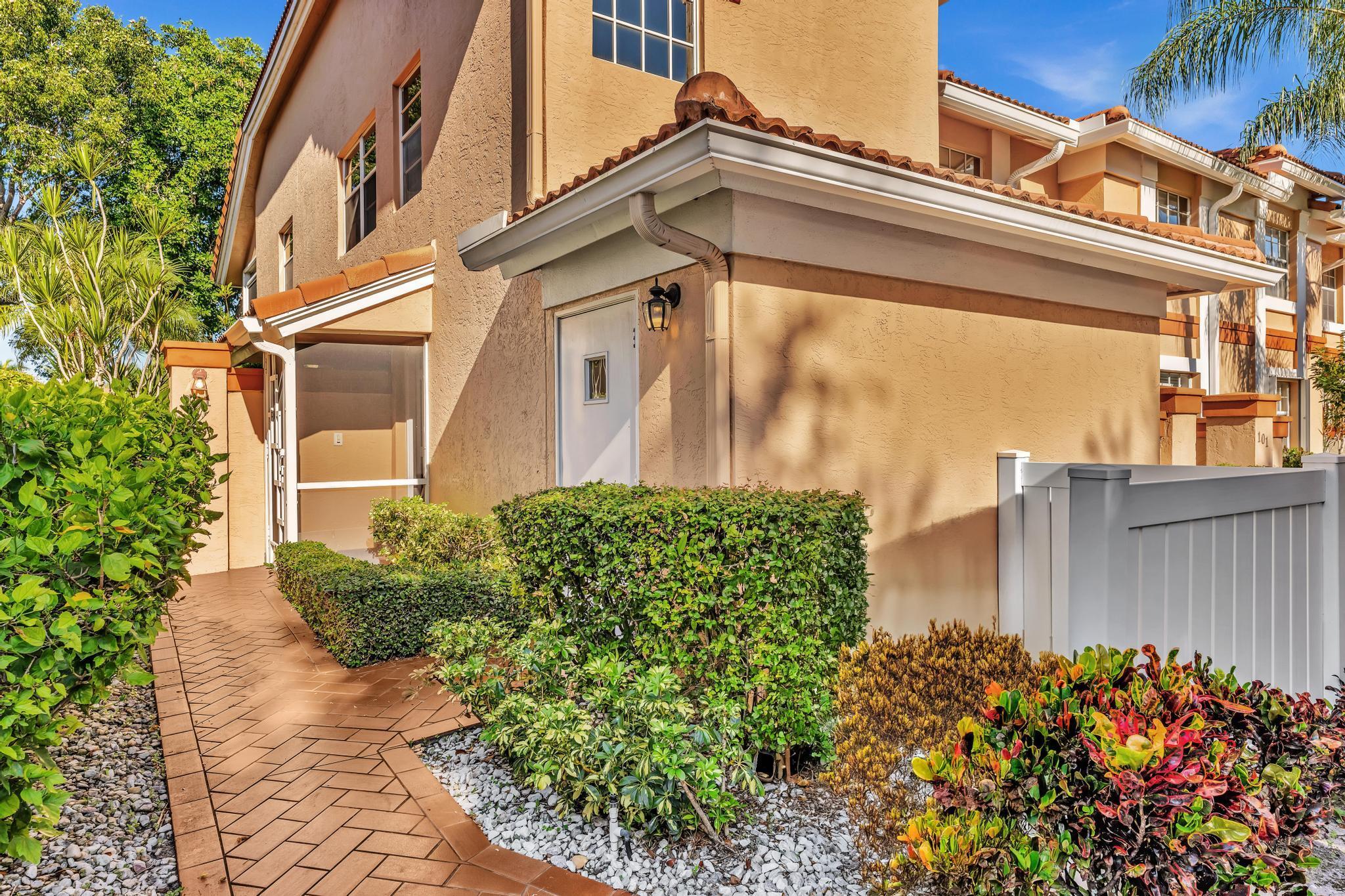 9589 Shadybrook Drive 201