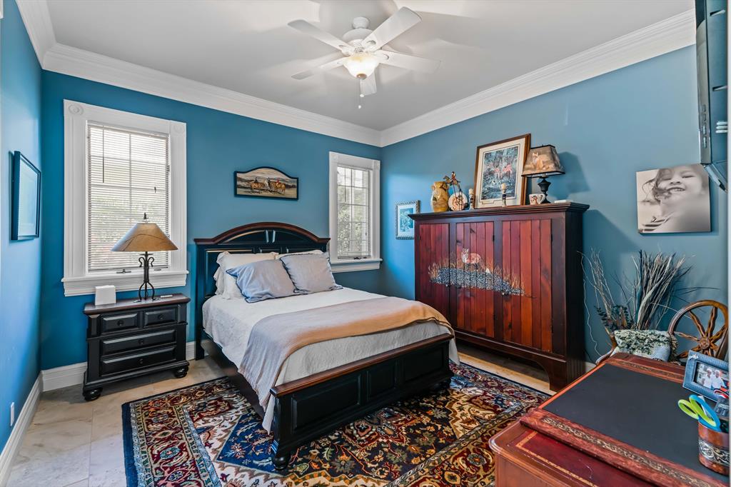 ADMIRALS COVE - Residential