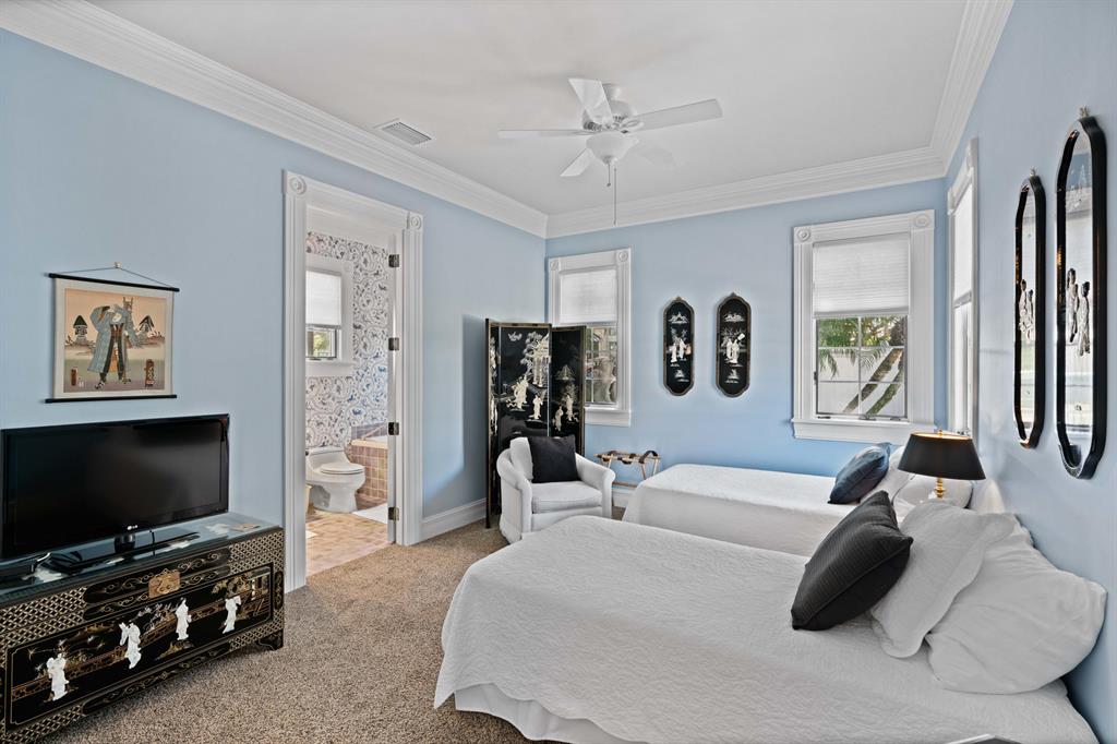 ADMIRALS COVE - Residential