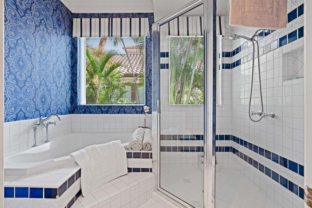 ADMIRALS COVE - Residential