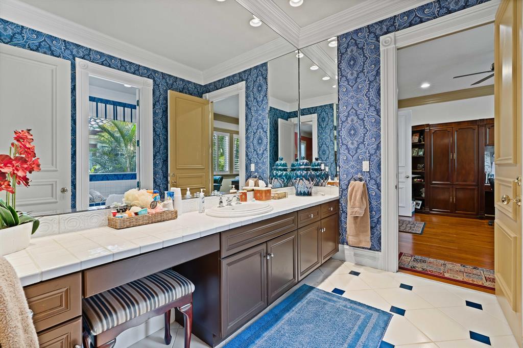 ADMIRALS COVE - Residential