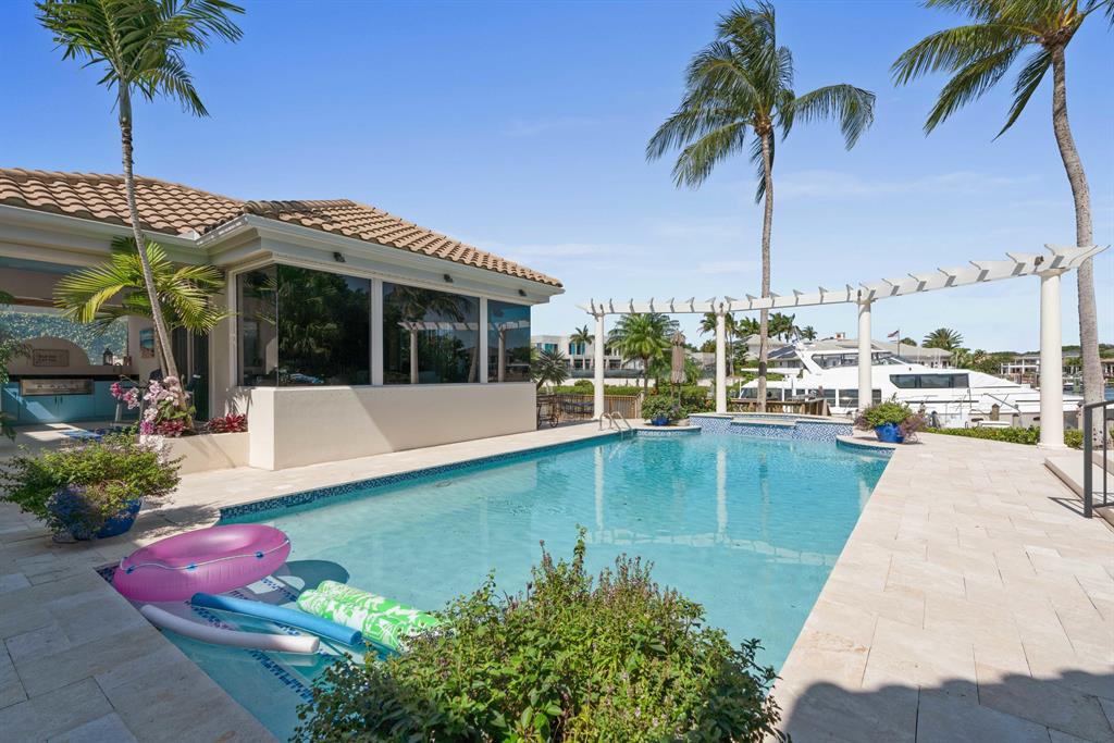 ADMIRALS COVE - Residential