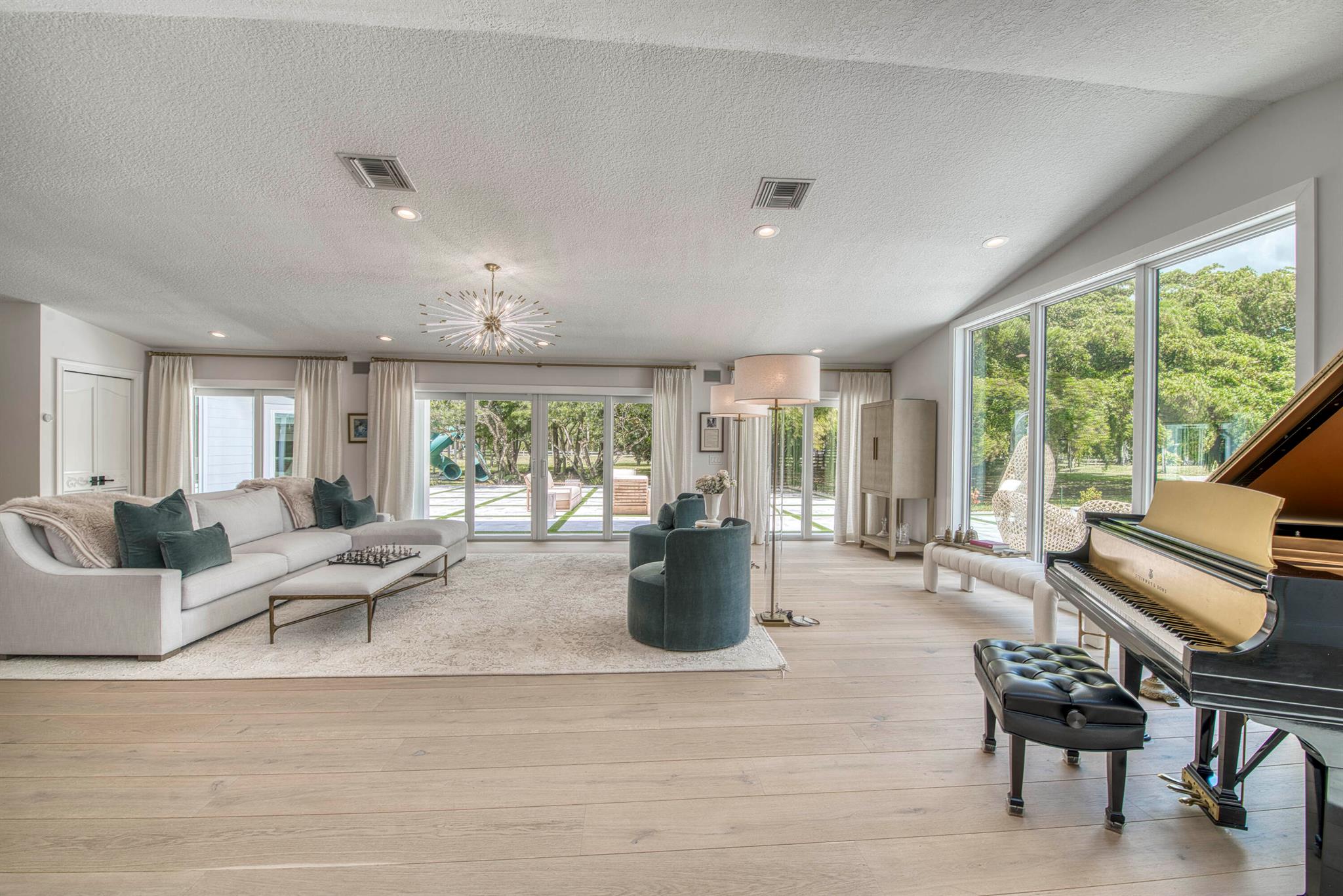 13395 Running Water Road, Palm Beach Gardens, FL, 33418/$4,250,000 4 13395 Running Water Road