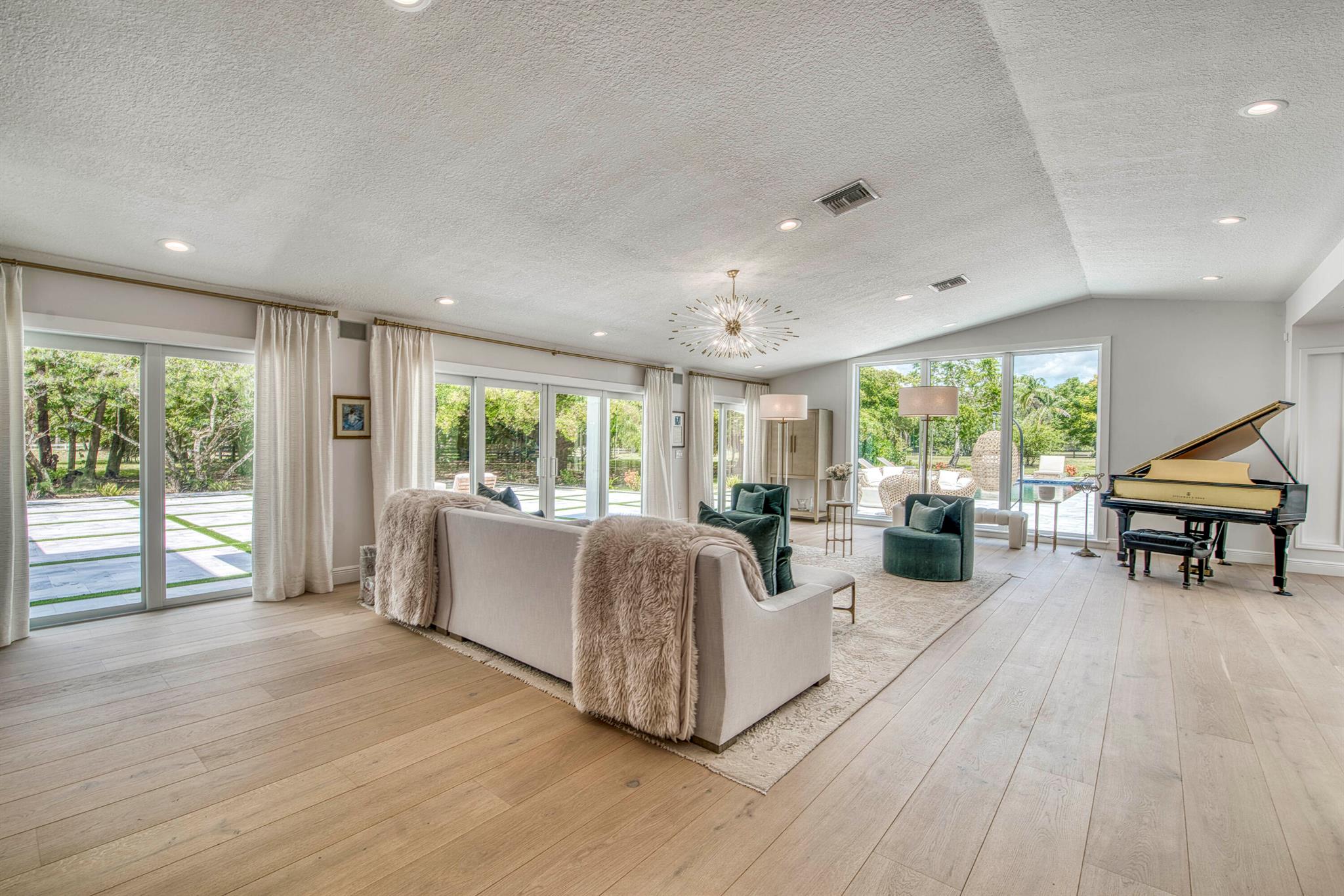 13395 Running Water Road, Palm Beach Gardens, FL, 33418/$4,250,000 2 13395 Running Water Road