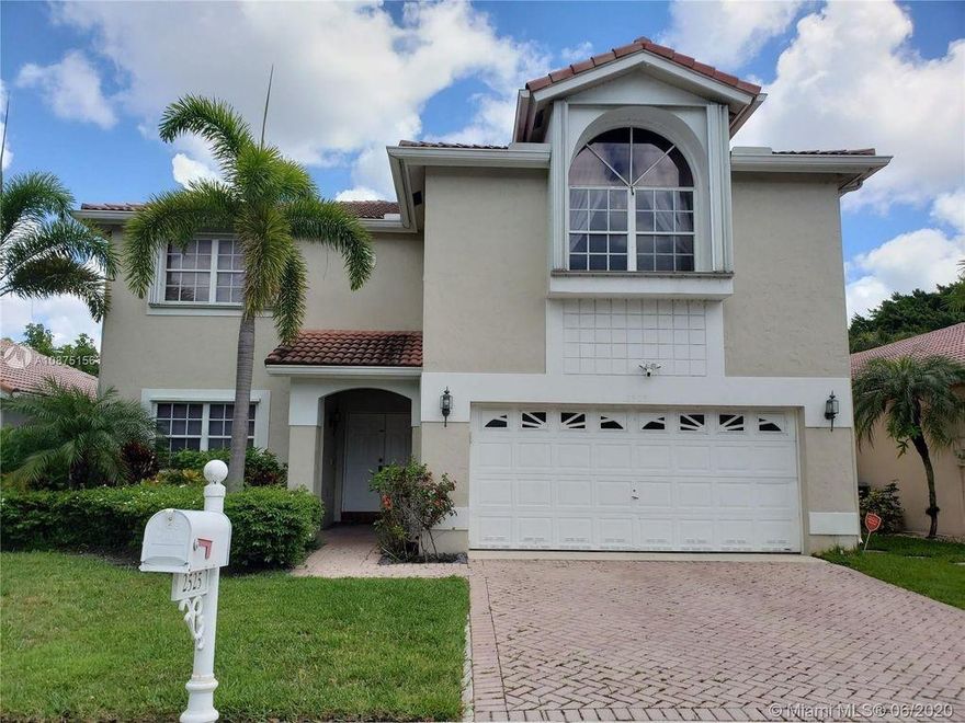 GORGEOUS FROM TOP TO BOTTOM AND FULLY UPGRADED. NO COMPETITION TO THIS AMAZING HOME FOR PRICE, LOCATION AND VALUE. AN UNIQUE OVERSIZED POOL WITH A NEW SCREENED PATIO. VIEW TO THE GOLF COURSE AND LAKE. THE MASTER BEDROOM HAS A DUAL WALK-IN-CLOSET PLUS AN EXTRA SHOE CLOSET. THE MASTER BATHROOM HAS A SHOWER AND LUXURIOUS BATH TUB. EXCELLENT NEIGHBORHOOD. THIS HOME WILL GO FAST. COME SEE IT.