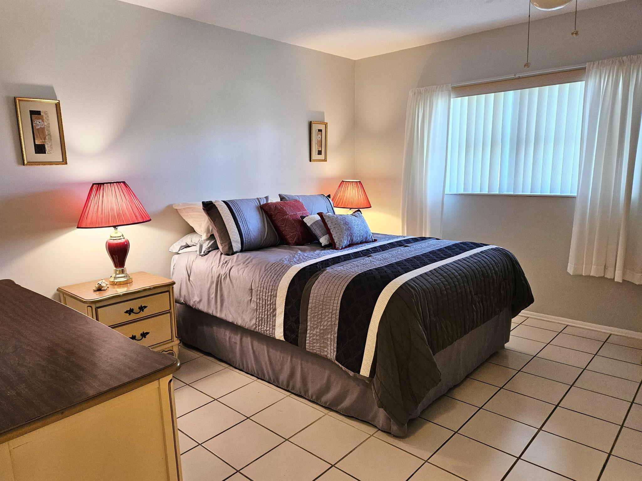 CRESTHAVEN VILLAS CONDO 1 - Residential